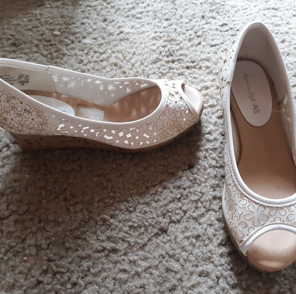 American Eagle Chunk Sandals